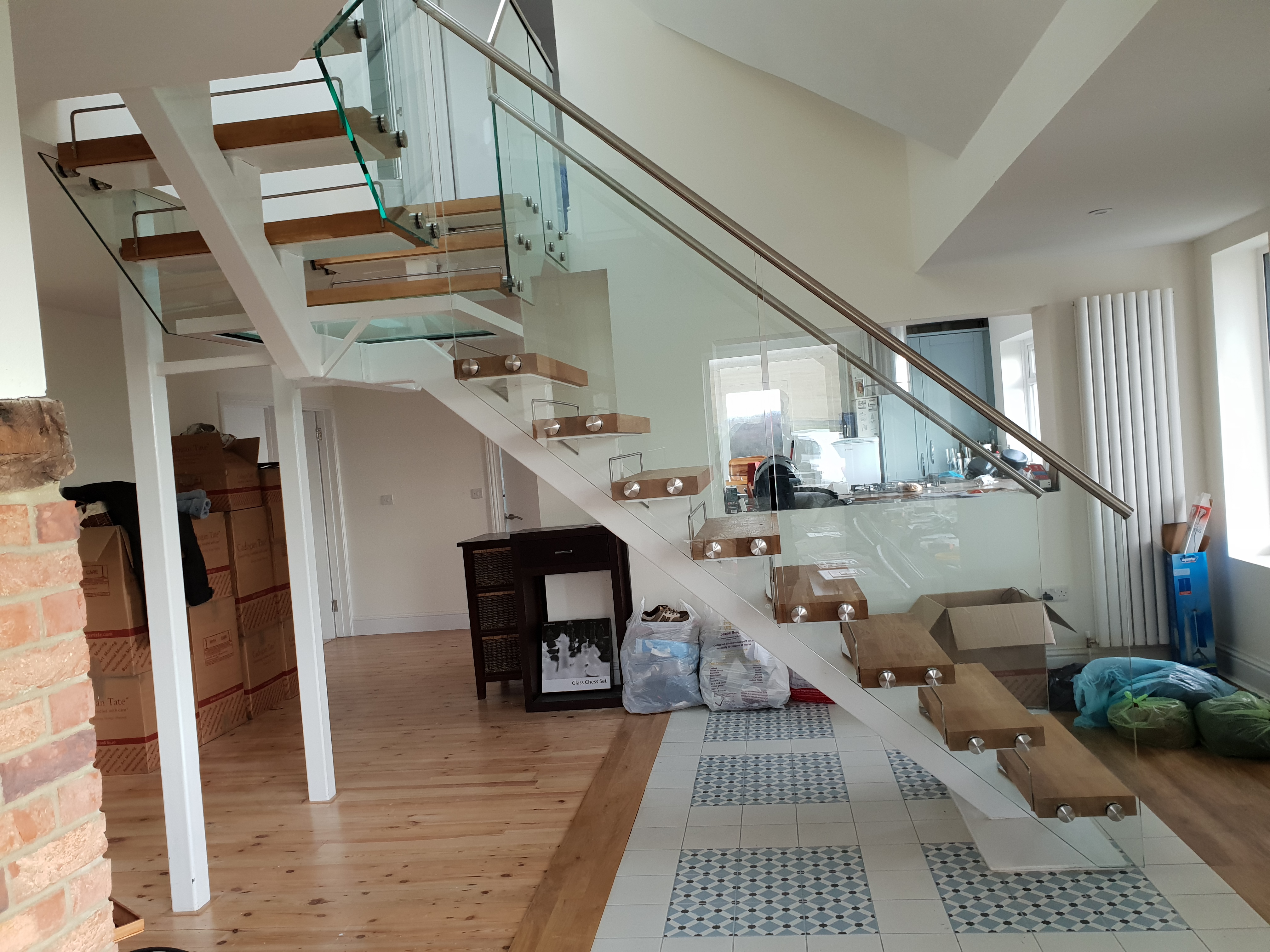 mono-stringer-staircase-oak-and-glass-10