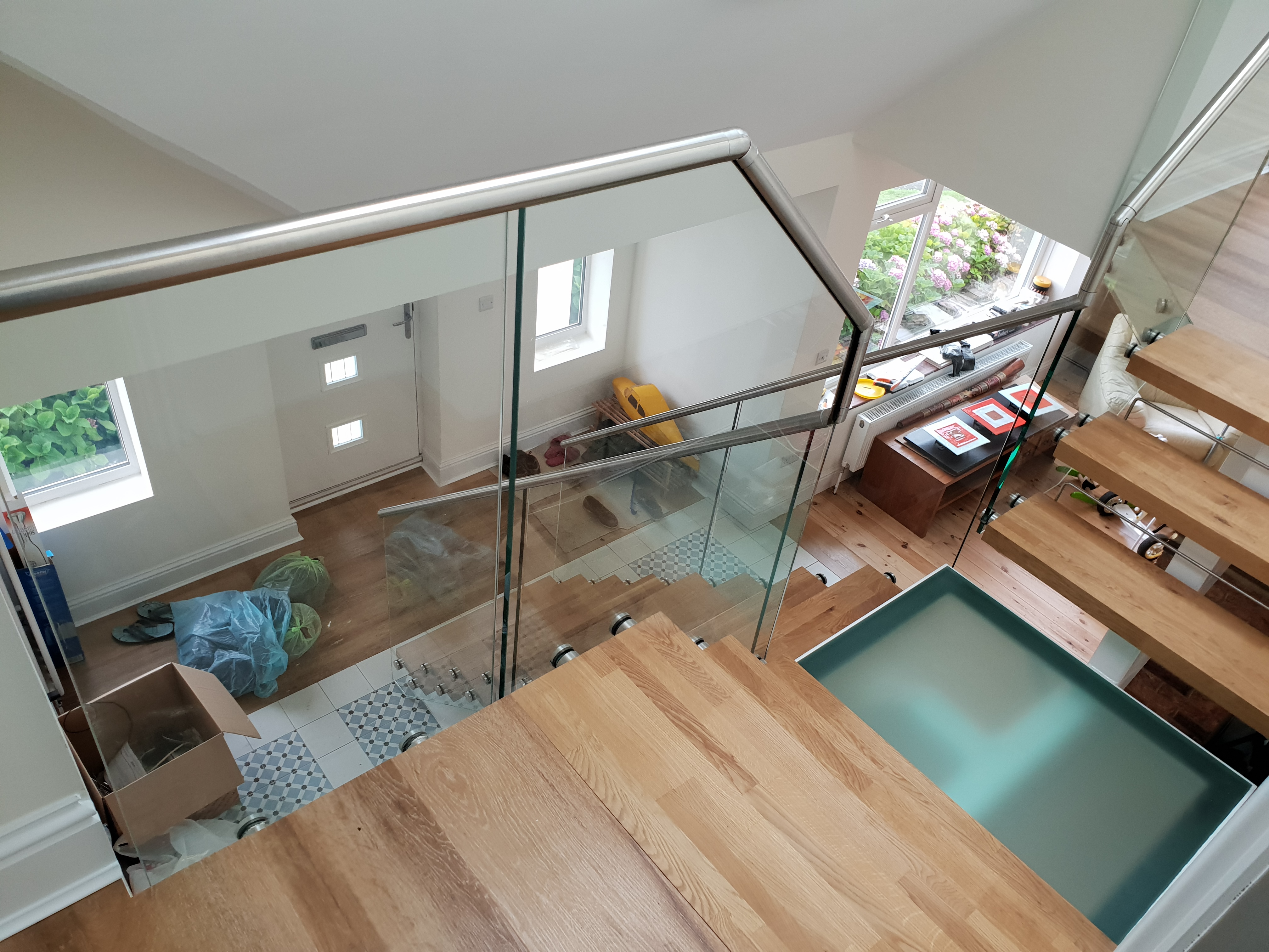 mono-stringer-staircase-oak-and-glass-8