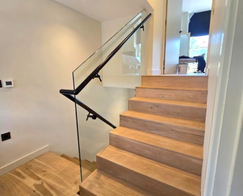 Hove Oak Staircase with Frameless Balustrades (2)