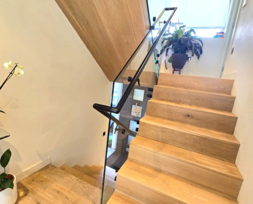 Hove Oak Staircase with Frameless Balustrades (5)