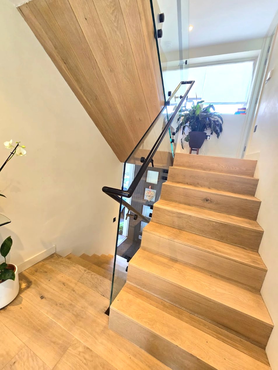 Hove Oak Staircase with Frameless Balustrades (5)