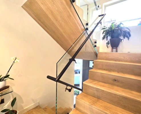 Hove Oak Staircase with Frameless Balustrades (6)