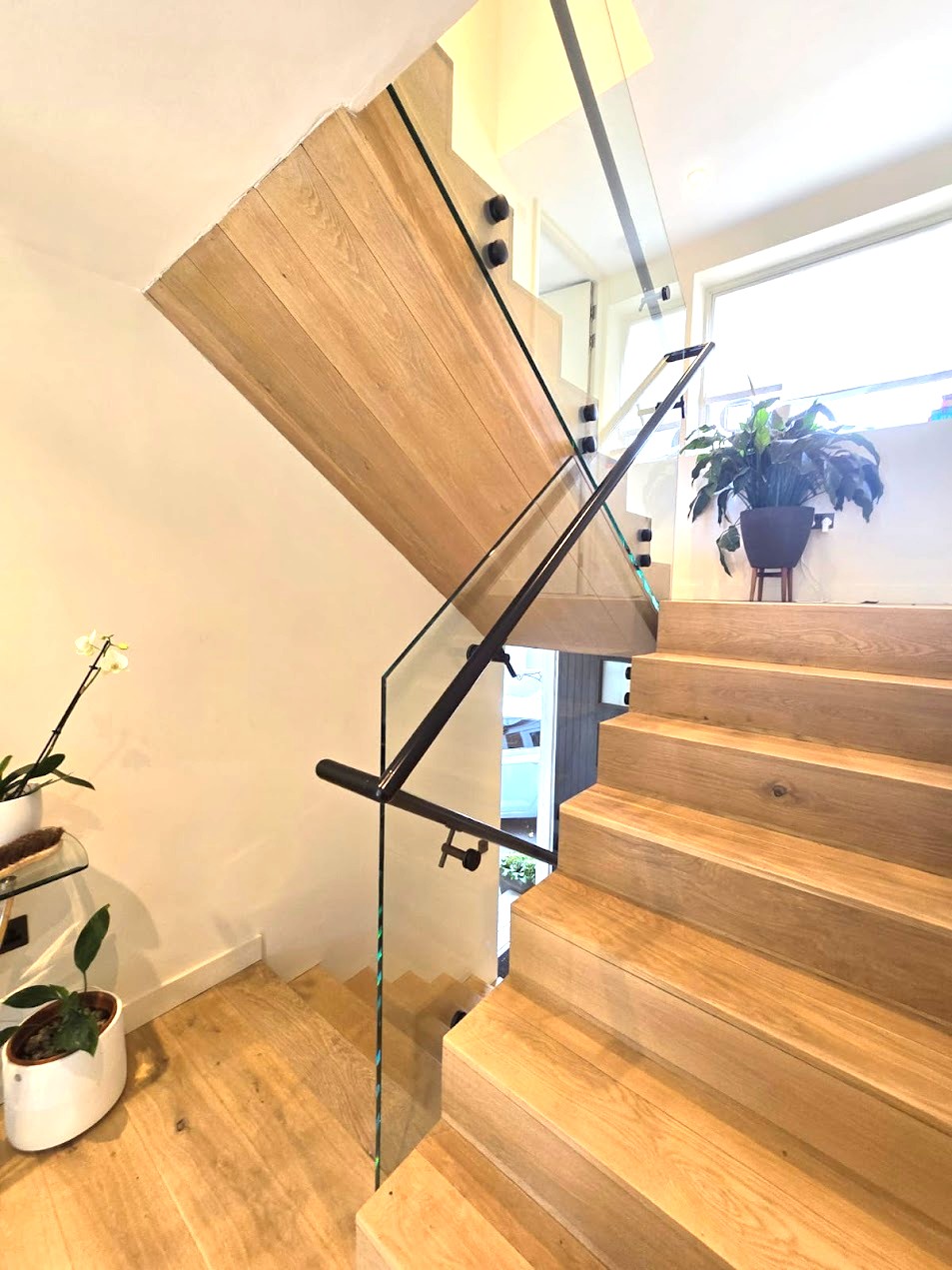 Hove Oak Staircase with Frameless Balustrades (6)