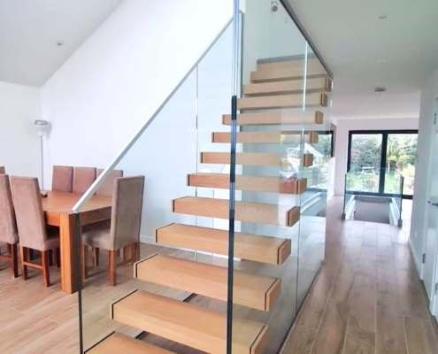 Ovingdean - Glass Stringer Floating Staircase (1)