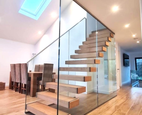 Ovingdean - Glass Stringer Floating Staircase (3)