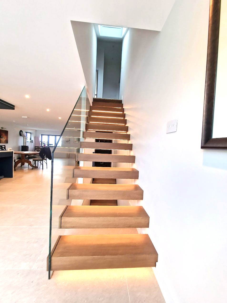 Saltdean - Floating Cantilever Staircase Project (2)