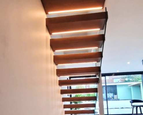 Saltdean - Floating Cantilever Staircase Project (3)