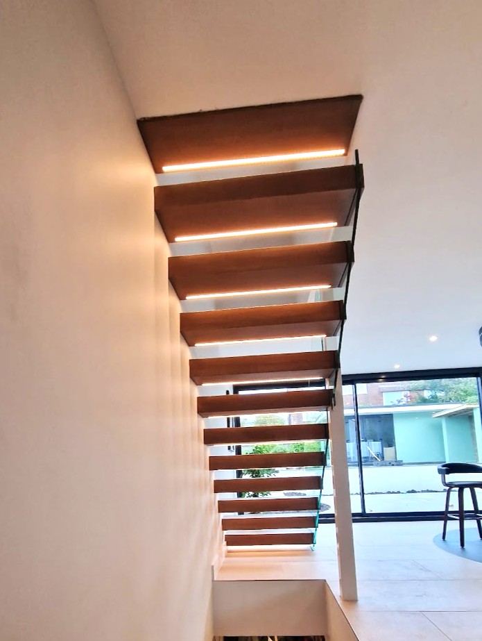 Saltdean - Floating Cantilever Staircase Project (3)